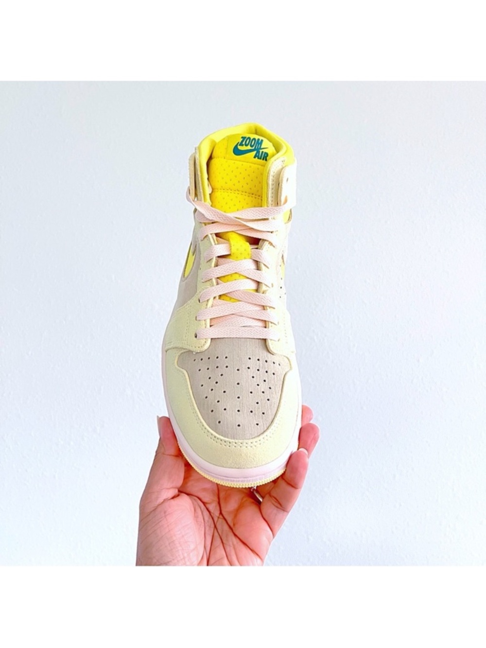 Nike Air Jordan 1 Zoom Air Comfort 2 High-Top Women’s Sneaker Size 9 - Picture 3 of 6